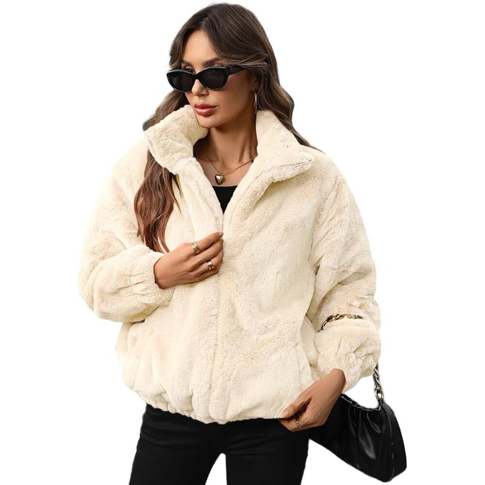 Cropped Women's Faux Fur Zip-Up Jacket - Fluffy Warmth for Winter Style